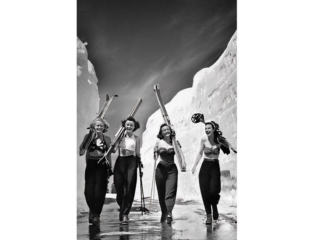 ''Girls Gone Skiing'' Photo on canvas
