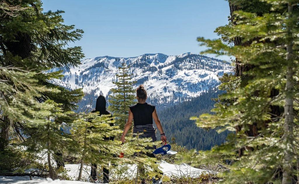 Guided Private 1/2 Day Snowshoe Tour for up to 6 Peo...