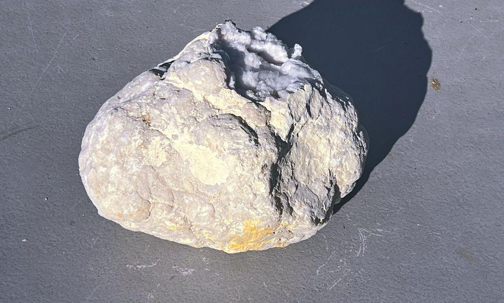 Gemstone/Mineral - Quartz Crystal Geode