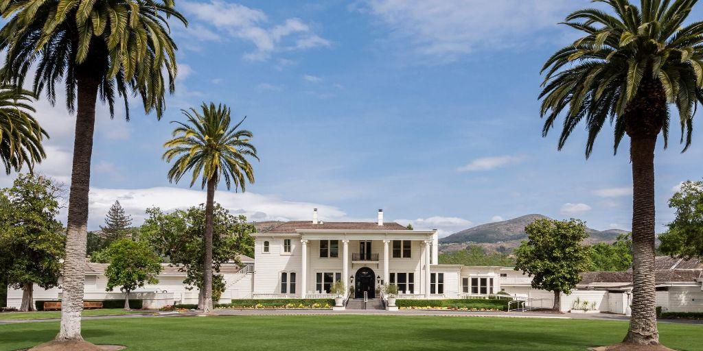 Two Nights Stay at Silverado Resort and a Round of Golf for 2 people
