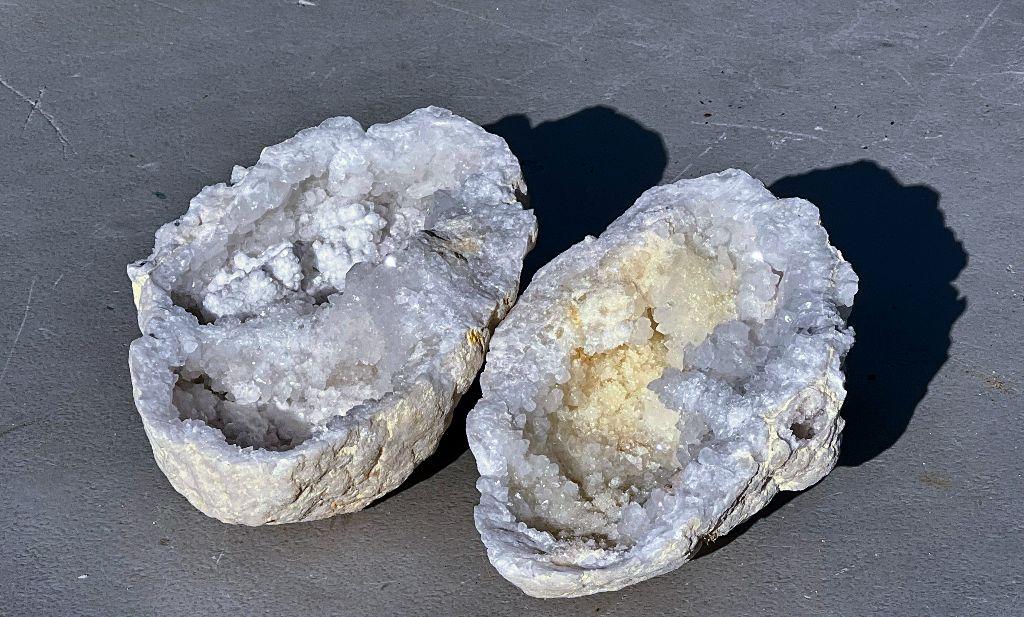 Gemstone/Mineral - Quartz Crystal Geode