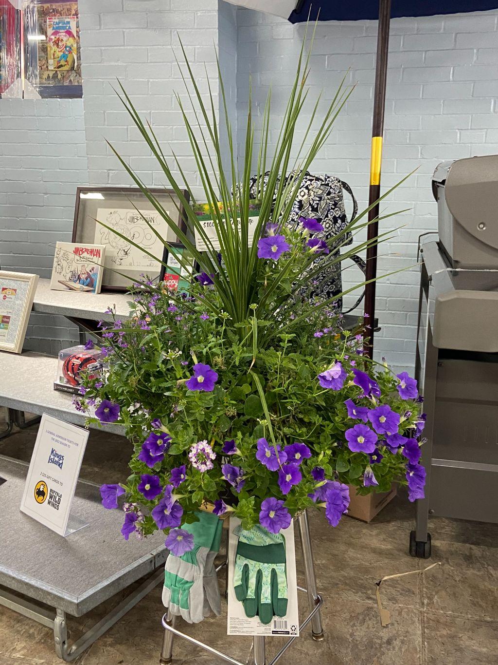 $100 gift card to Bloomin' Garden Center & plant...