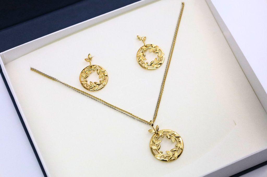 Plumb Gold -Stunning Style That Sparkles!