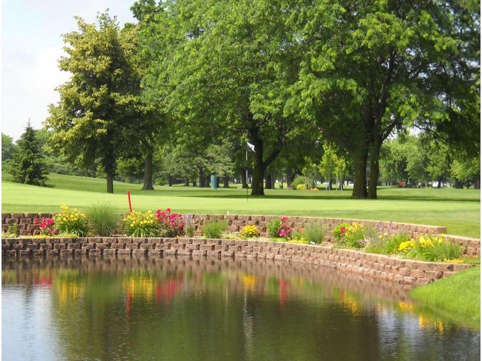 Four 18 hole rounds and Golf Pro lesson at The Pines