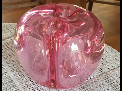 Pink Round Glass Design Art