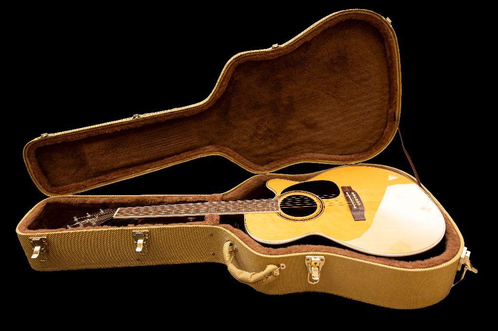 Takamine FD 460 SC Acoustic/Electric Guitar