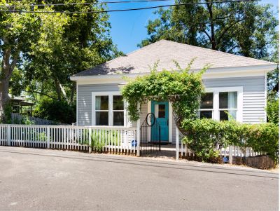 2 Night Stay at 5 Star 2 Bedroom Cottage in Downtown Placerville