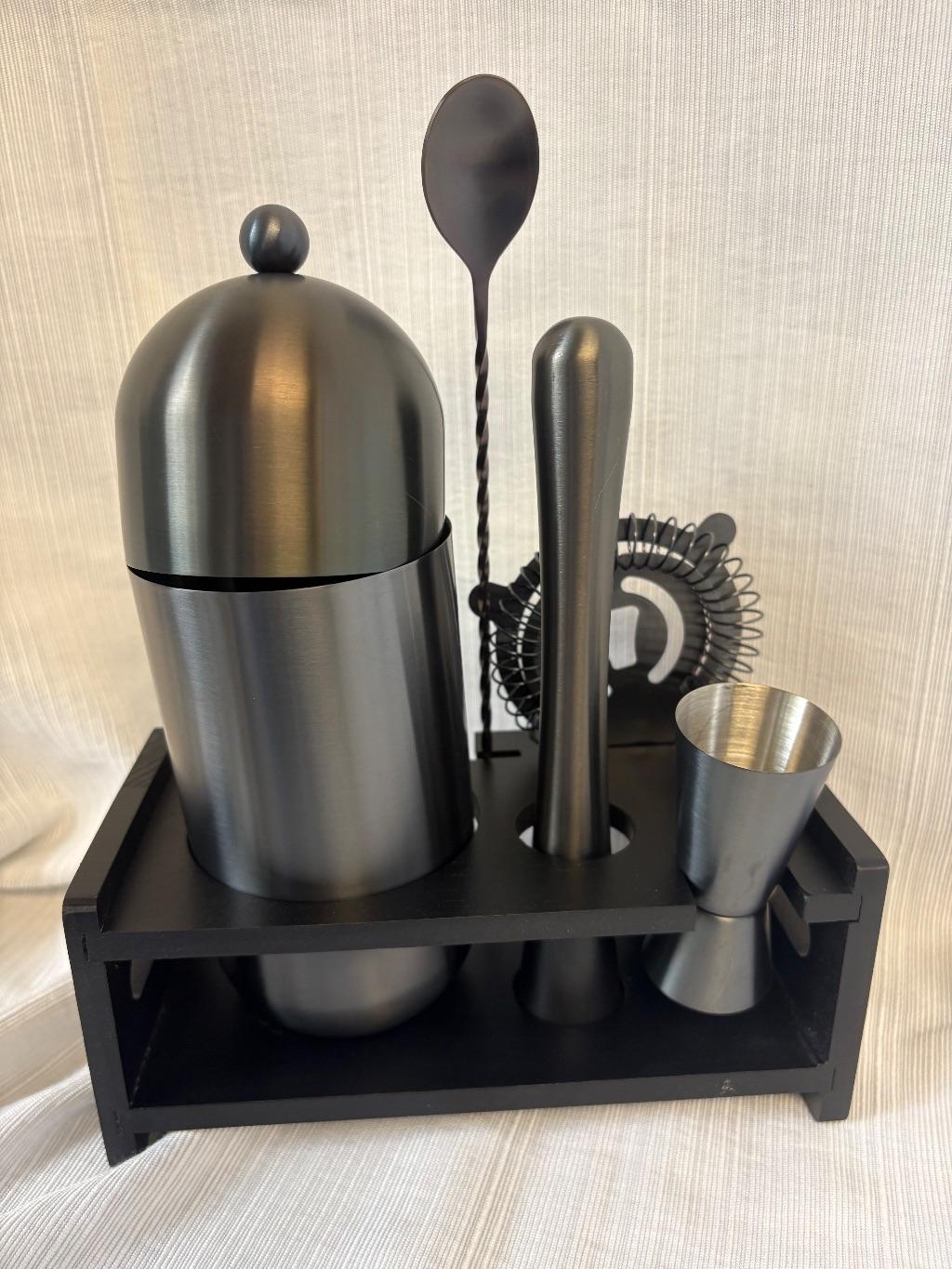 Carlisle's Restaurant $25 GC & Barware Set