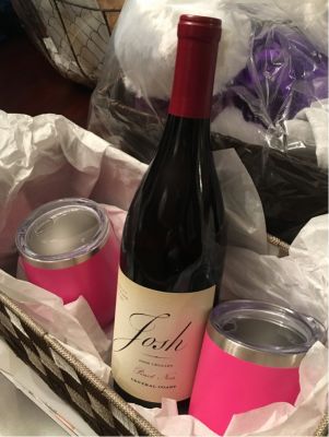 Tote with wine and 2 wine tumblers