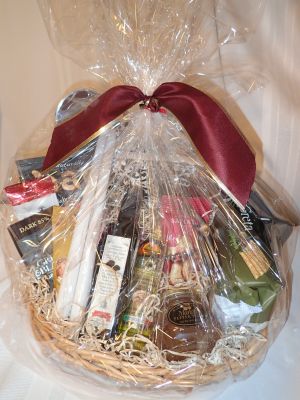 Epicurean Delight Food Basket