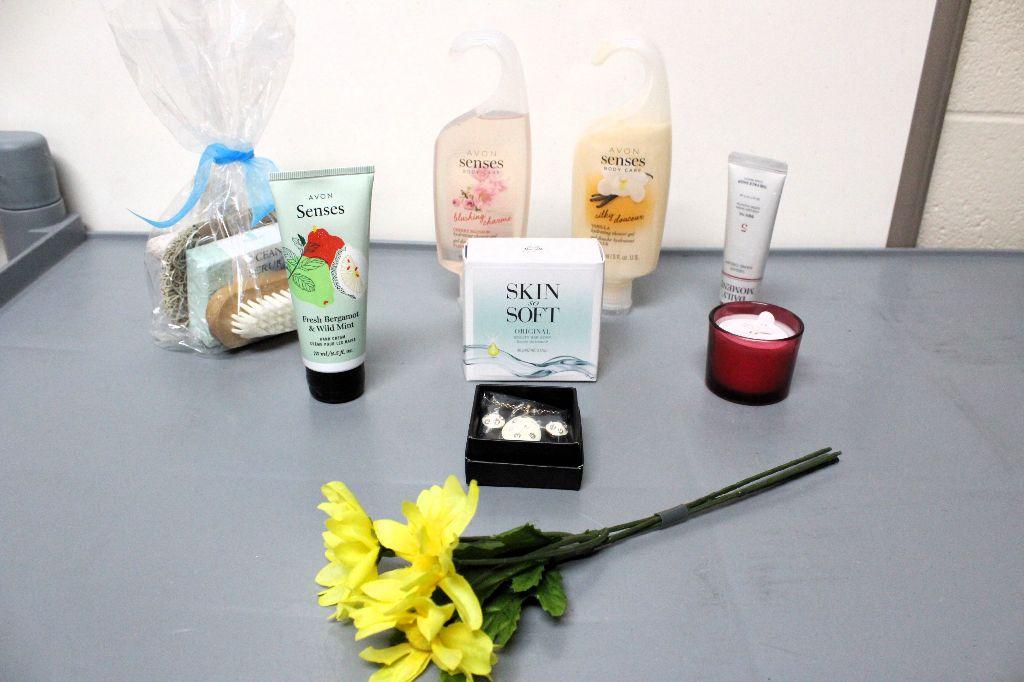 Avon Senses Gift Bos & Candle