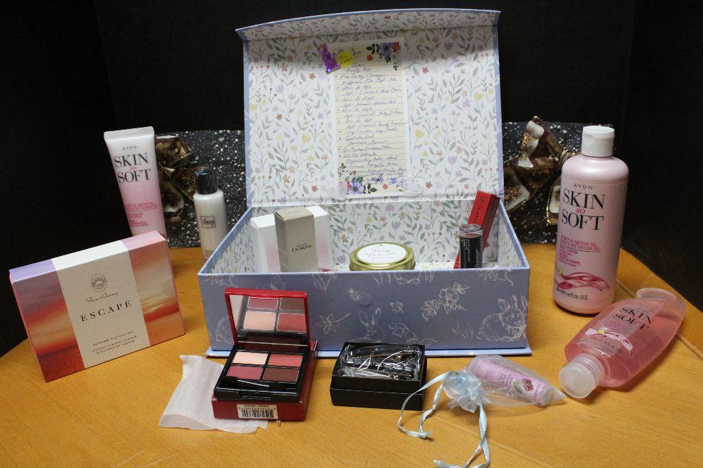 Avon Beauty Box - Skin So Soft