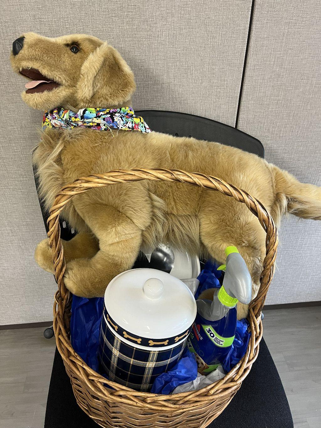 Golden Retriever Love Basket