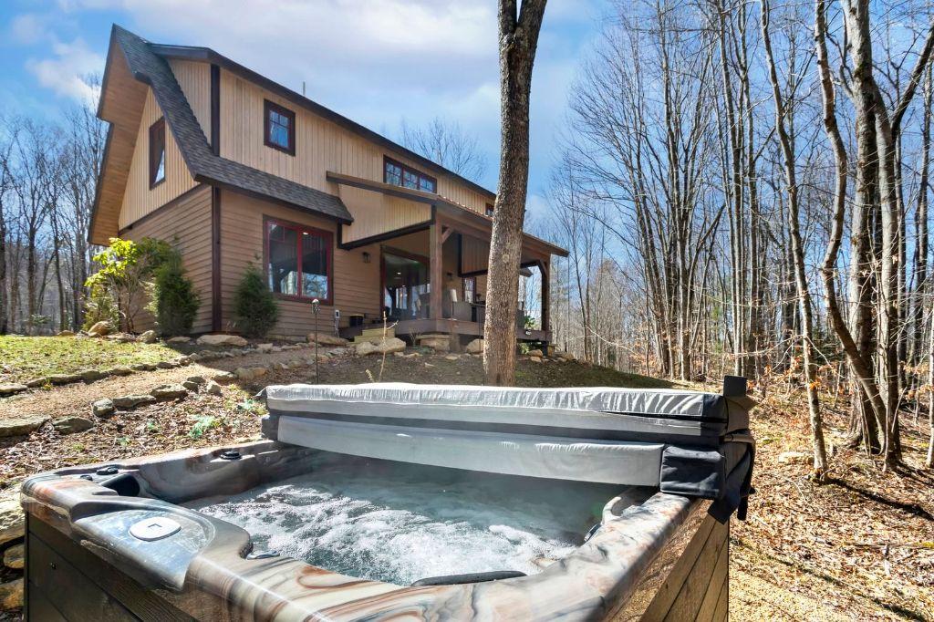 2-Night Luxury  Mountain House Escape at Red Hawk Cr...