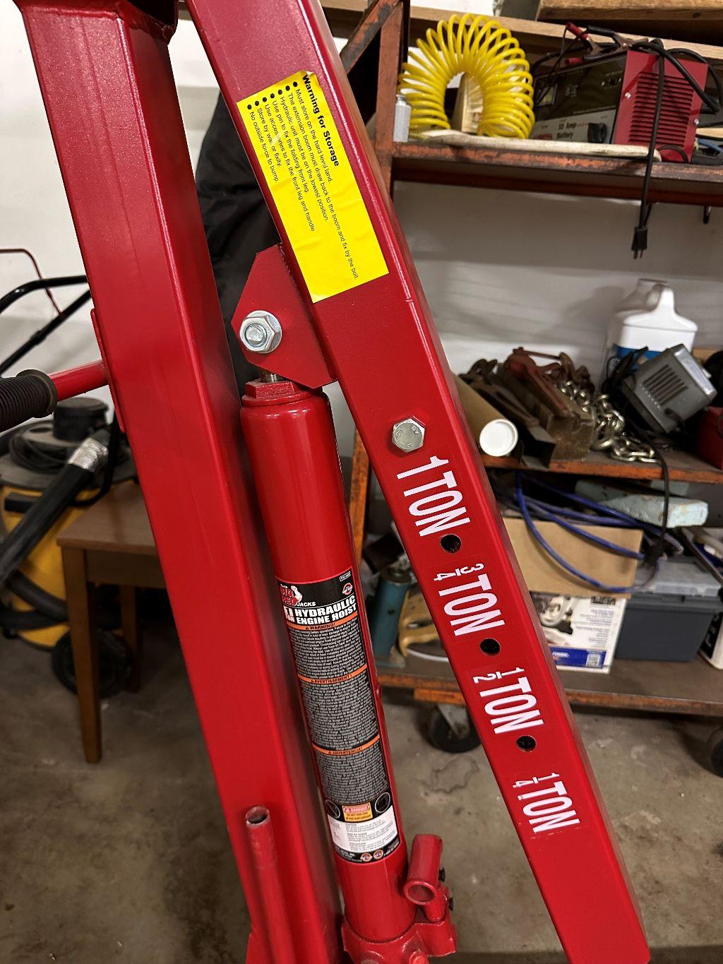 Torin Big Red Jacks 1 Ton Hydraulic Engine Hoist