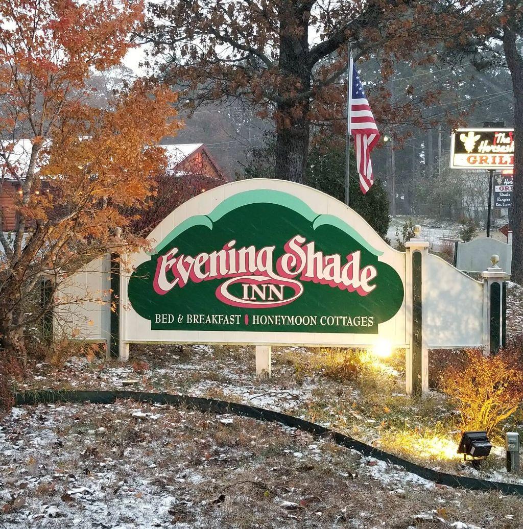 2 Night Romantic Getaway at Evening Shade Inn B &amp...