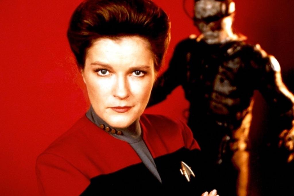 Star Trek: Voyager Script Signed by Kate Mulgrew wit...