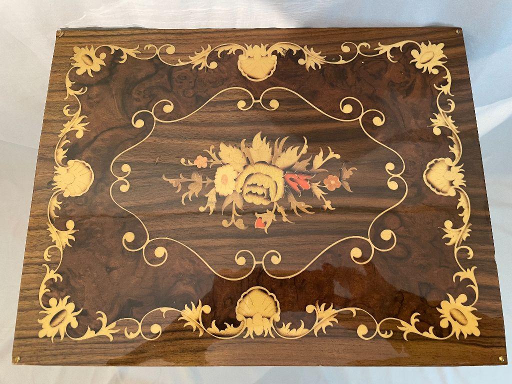 Vintage Jewelry Box/Music Box Stand