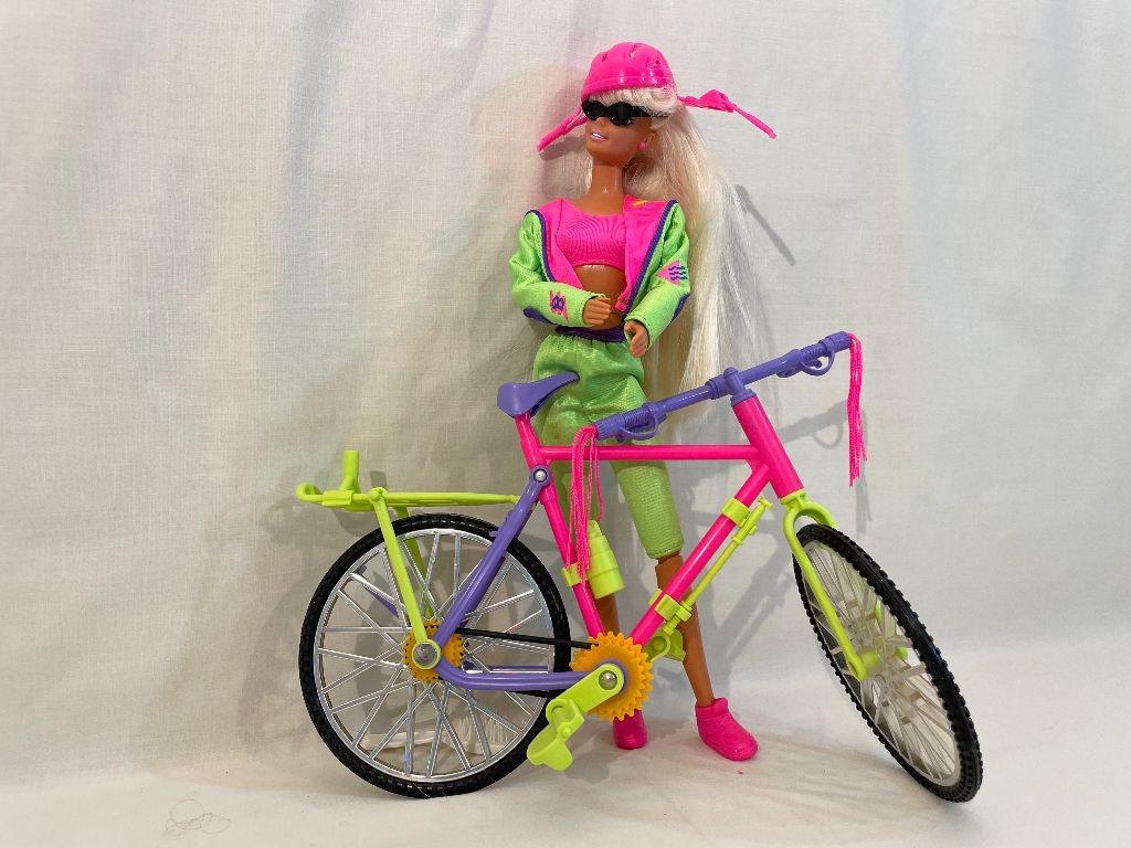 1994 Bicycle Barbie w/Accessories
