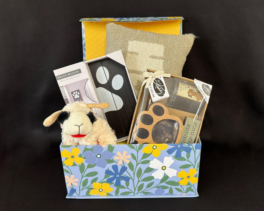 Paws & Play Dog Basket