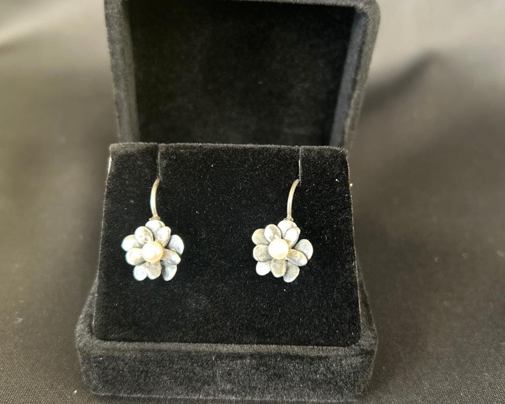 Sipada Love Bloom Earrings