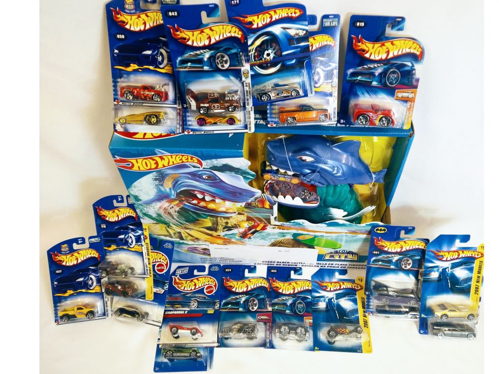 Hot Wheels Shark Beach track & Cars