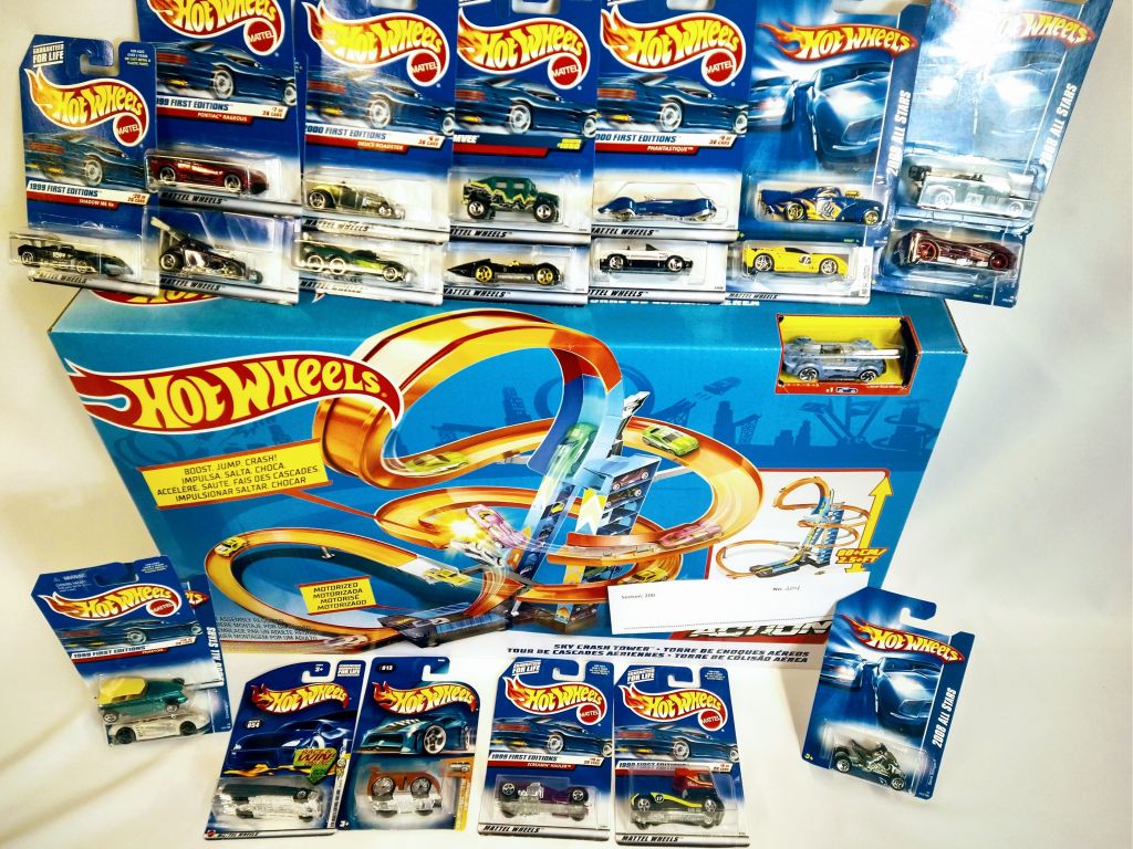 Hot Wheels Sky Crash Tower & Hot Wheels Set