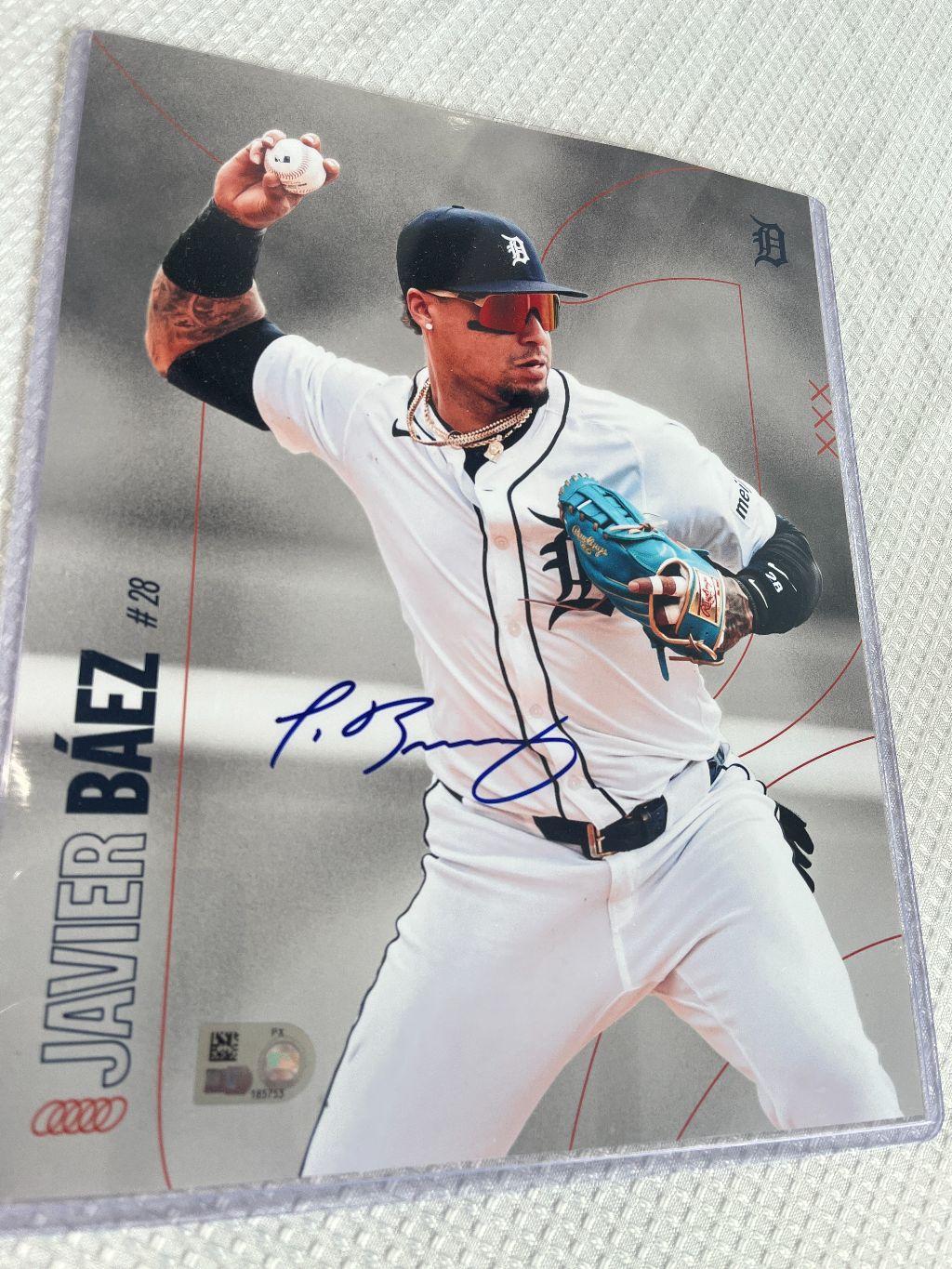 Detroit Tigers Collectible Pack – Signed Baseb...