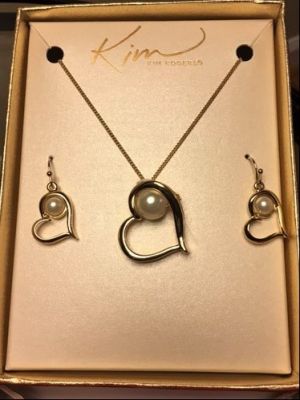 Kim Rogers Heart and Pearl Pendant Necklace and Earrings Boxed Set.