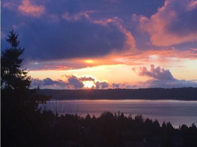 DIVINE DINING ON THE DECK