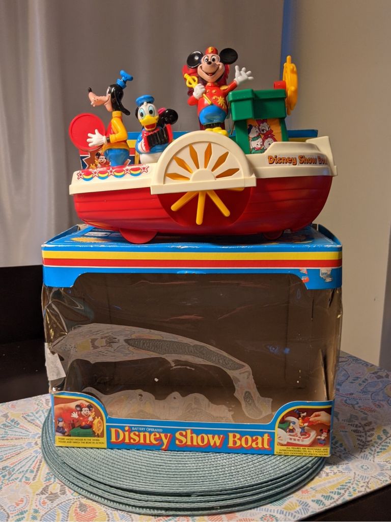RAFFLE: Disney Show Boat Toy