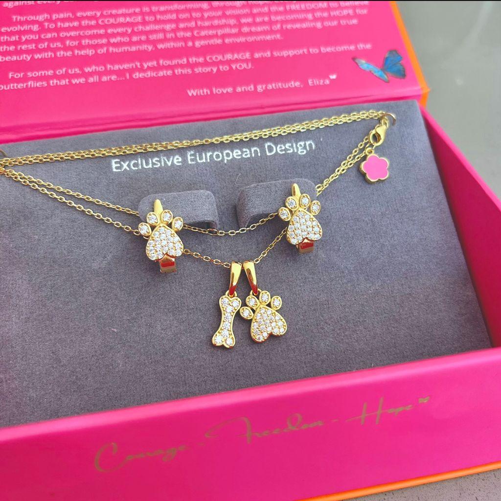 PAW PRINTS ON MY HEART Necklace & Earrings Set in Yellow Gold