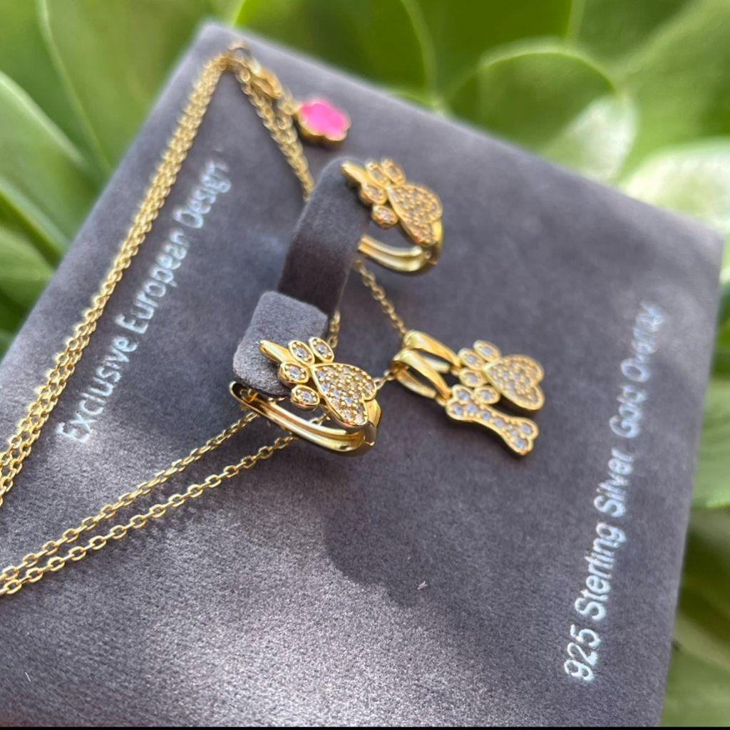PAW PRINTS ON MY HEART Necklace & Earrings Set in Yellow Gold