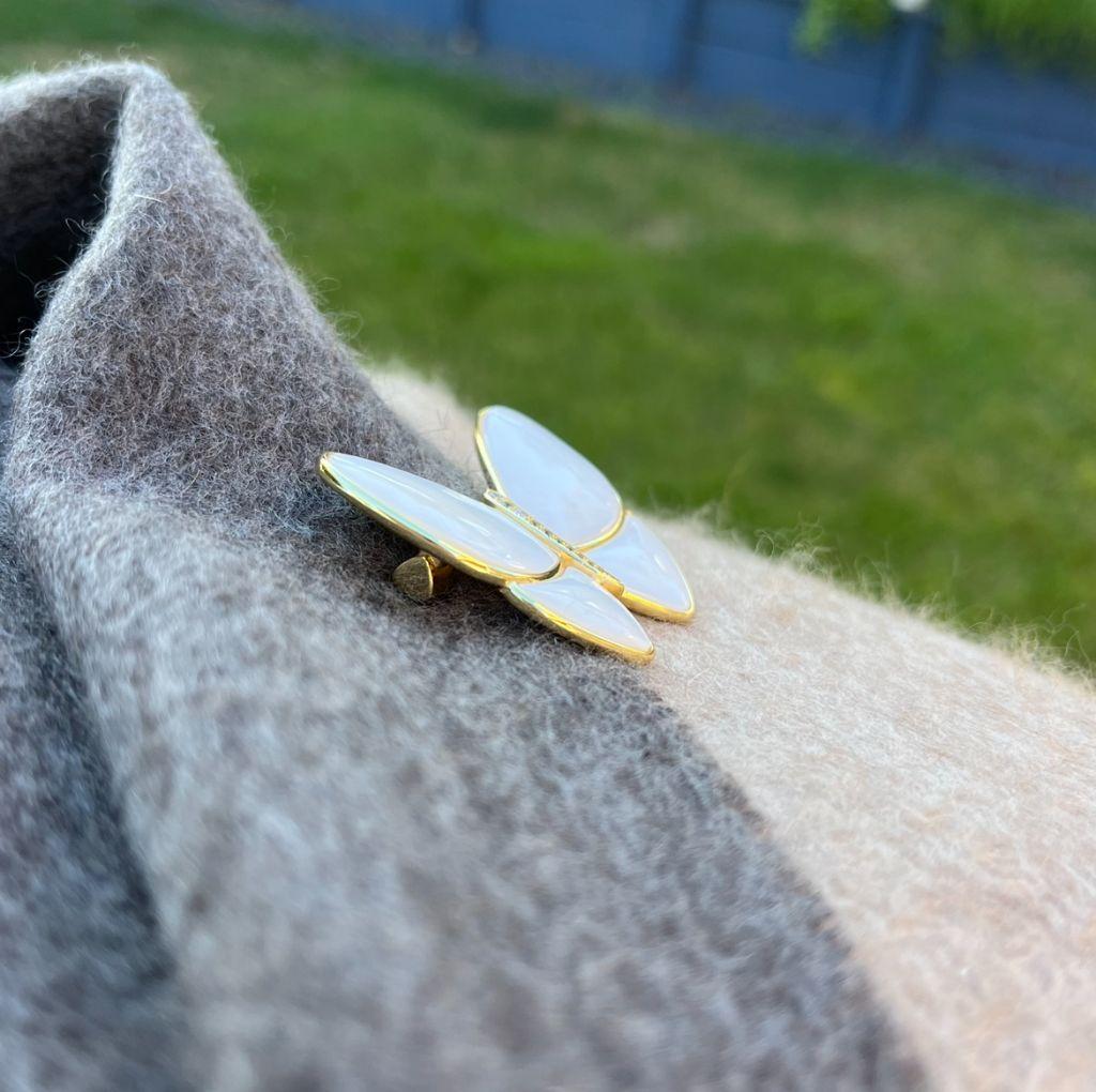ELEGANT MOTHER OF PEARL Pin Brooch