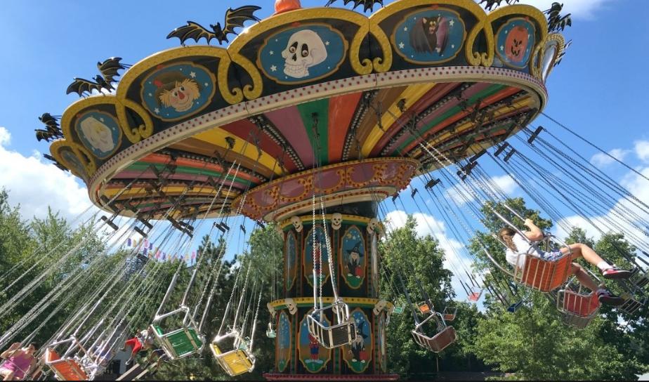 Two 2024 one-day tickets to Holiday World & Splashin