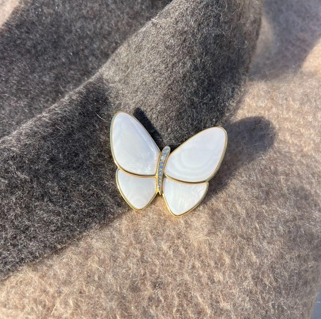 ELEGANT MOTHER OF PEARL Pin Brooch