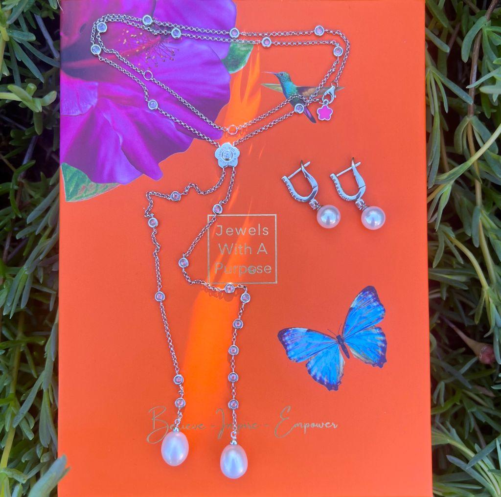 CLASSY PEARLS Necklace and Earrings Set 