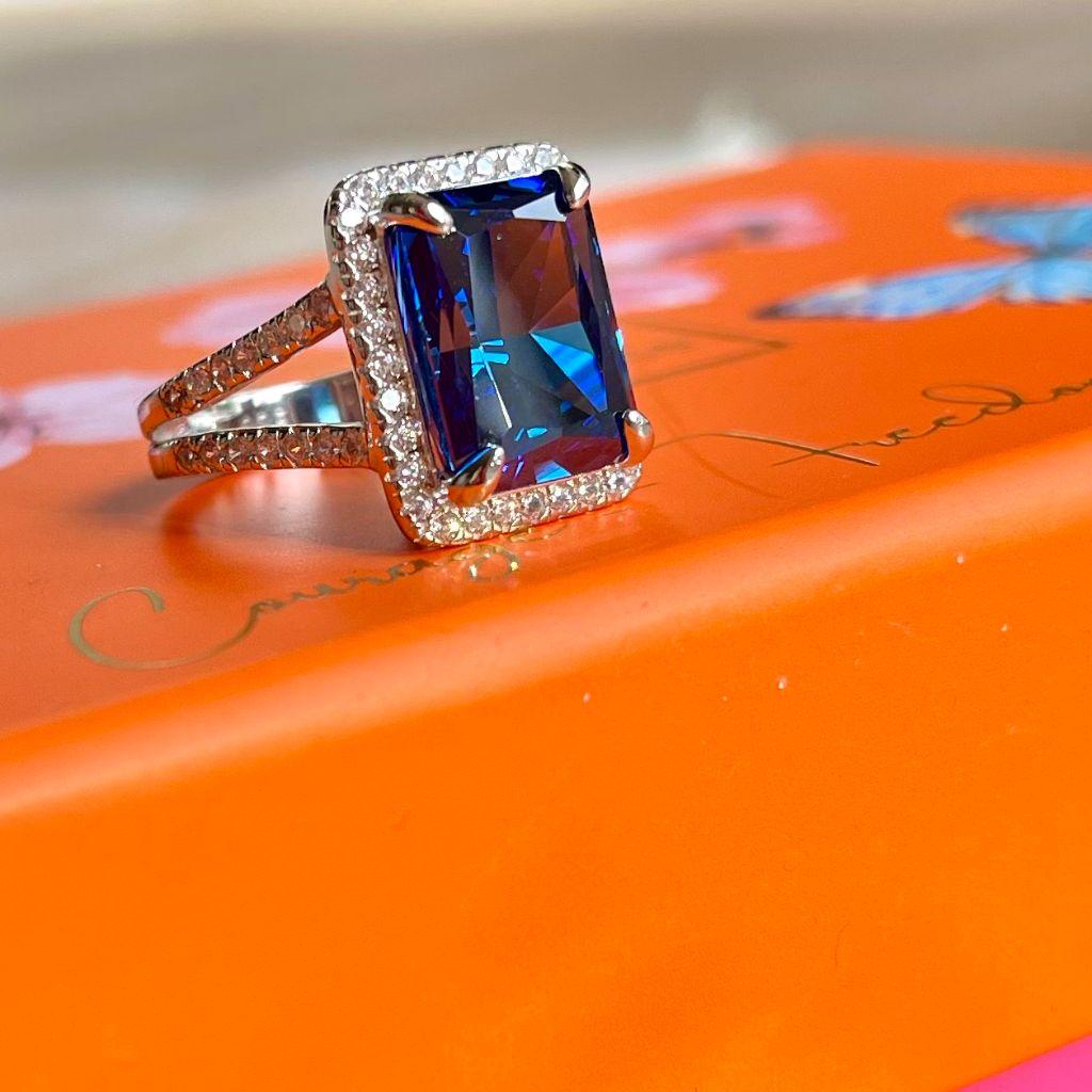 STRIKING BLUE SAPPHIRE Cocktail Ring size 7