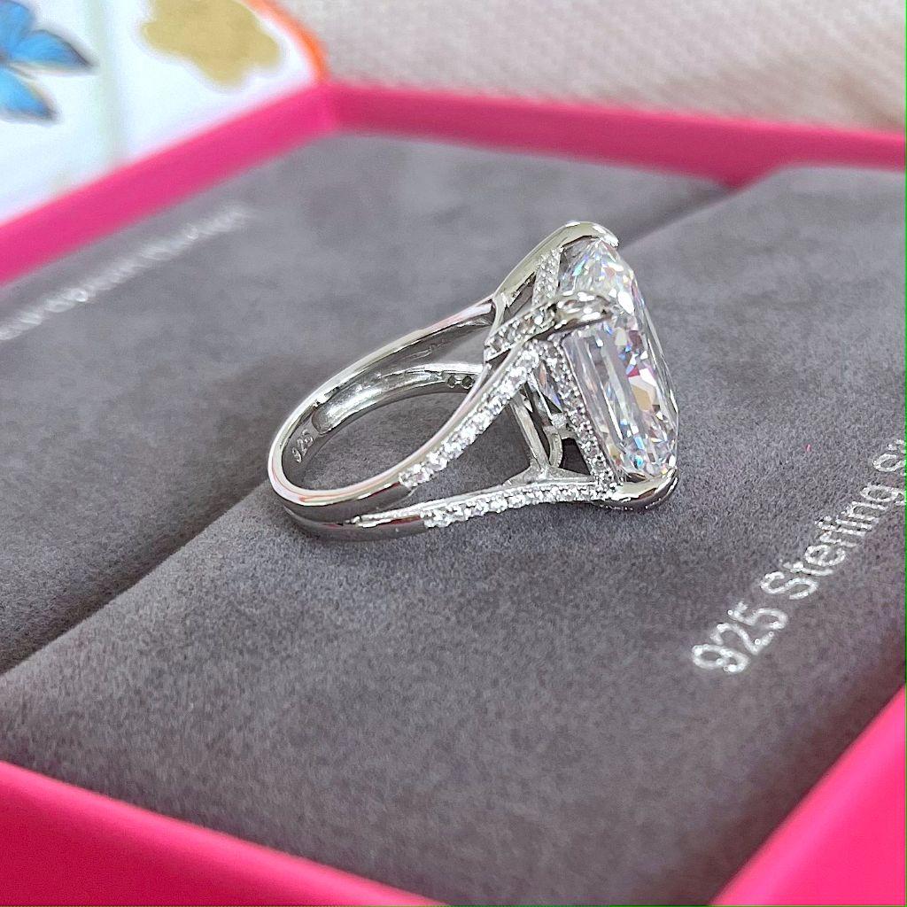 BRILLIANT Cocktail Ring in White Gold