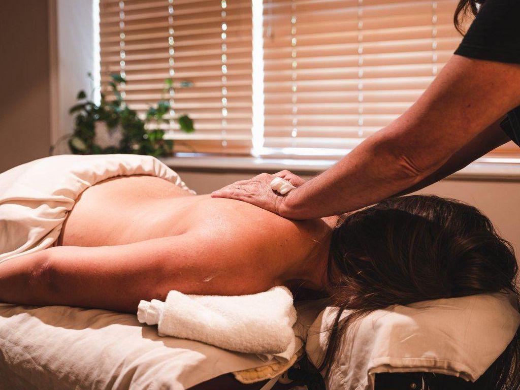 Gift Certificate for 60 min Massage for 2 at New Moo...