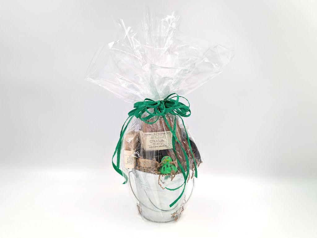 ''Deluxe Gift Basket'' from Soap Stop