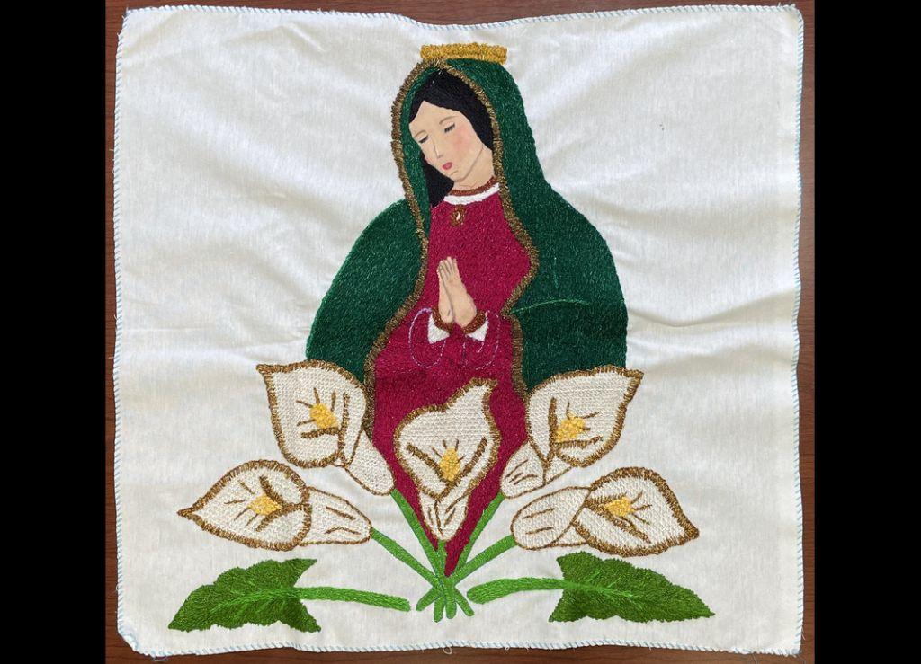 Virgen de Guadalupe Embroidered Servilleta de Manta