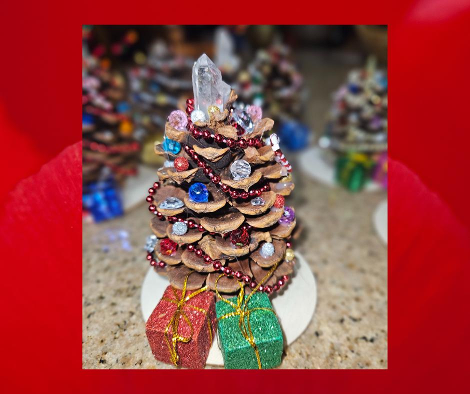 CREATE A TINY PINE CONE CHRISTMAS TREE