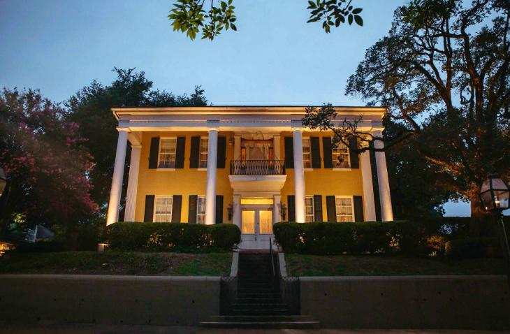 1 Night Stay at Anchuca Historic Mansion and Inn
