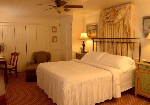 1 Night Stay at Anchuca Historic Mansion and Inn