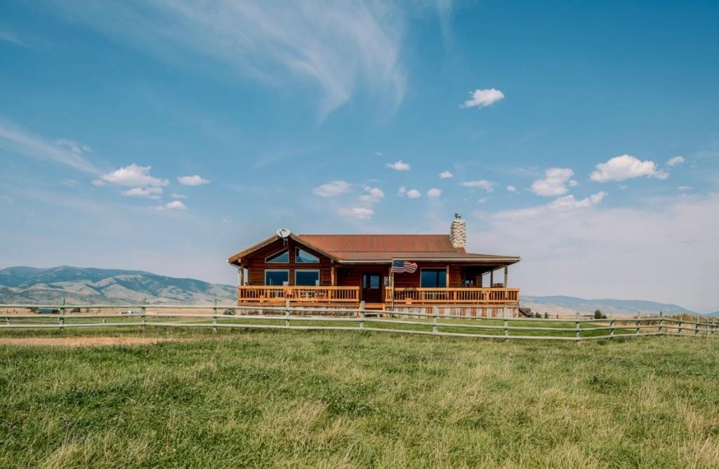 Your Dream Montana Mountain Retreat at Horseshoe Ran...