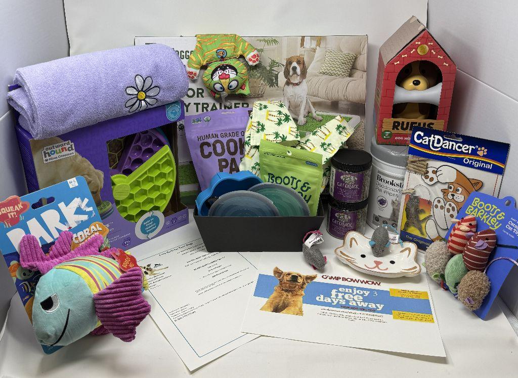 Dog vs. Cats - Ultimate Pet Package!