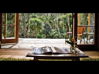 7 night stay in Oakura Pond Cottage, New Zealand