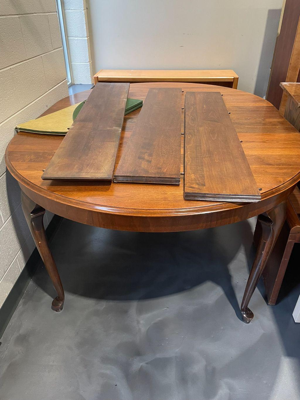 Queen Anne Style Oval Dining Table w/ Leaves and tab...