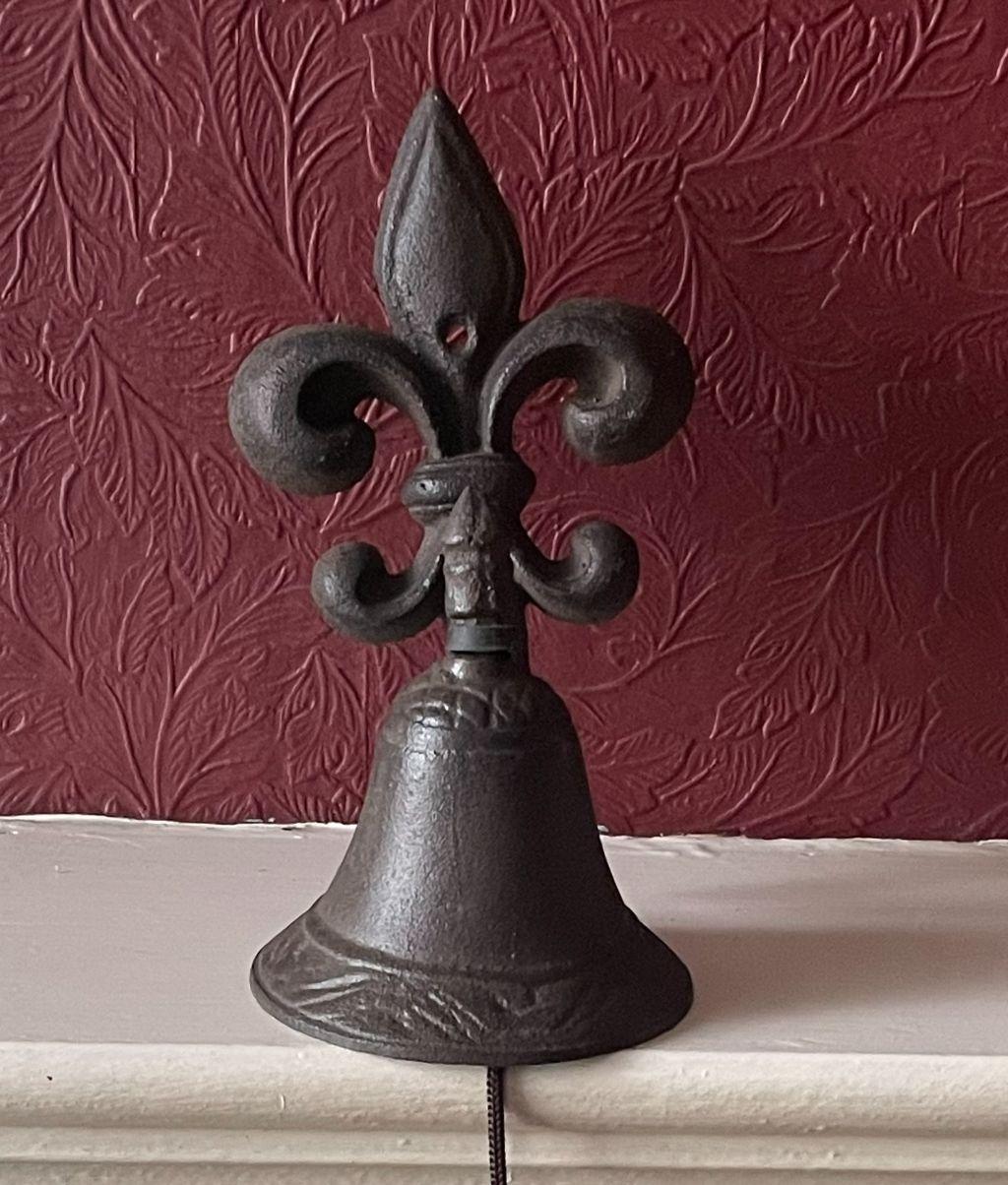 Cast Iron Fleur-De-Lis Dinner Bell